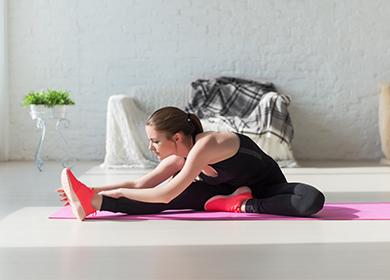 Ragazza che fa stretching