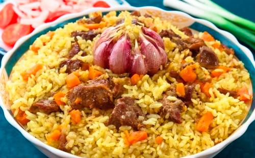 Ricetta pilaf di manzo in una pentola a cottura lenta: ingredienti semplici e un risultato delizioso!