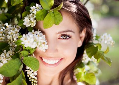 Bella ragazza sorridente