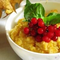 Porridge autunnale con frutti di bosco e zucca