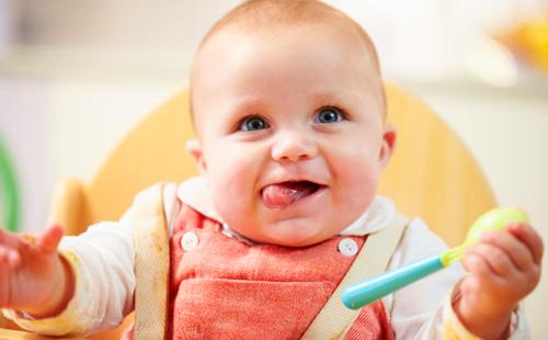 Ai bambini piace molto il delizioso porridge.