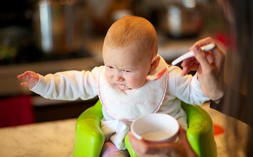 Non puoi nutrire l'orzo ai bambini fino a tre anni