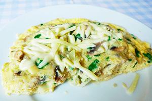 Frittata con formaggio e funghi