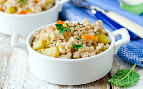 Porridge d'orzo con mix di verdure messicane