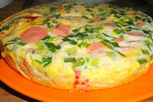 Frittata con salsiccia ed erbe cotte a fuoco lento