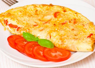 Frittata con pomodori su un piatto