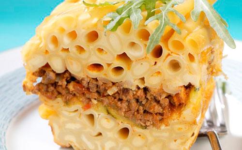 Maccheroni in casseruola come all'asilo: con ricotta e carne macinata