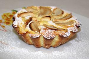 Casseruola di cagliata con mele e cannella