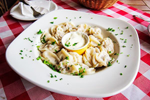 Gnocchi in un piatto profondo