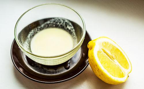 Maschera con lievito e limone