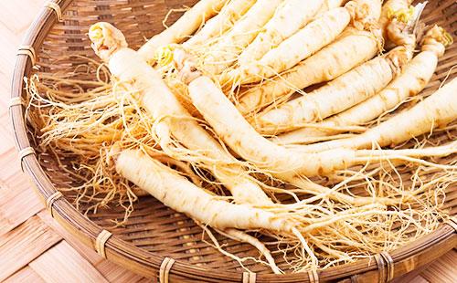 Radice di ginseng nel portafoglio