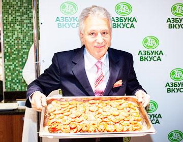 Ducan con pizza su una teglia