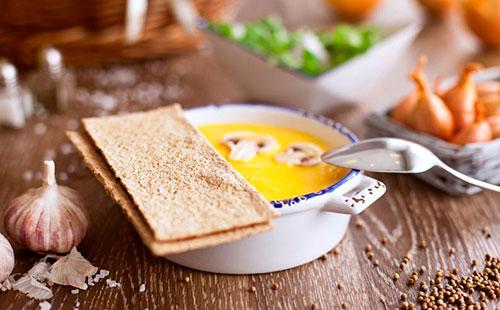 Pane croccante con zuppa