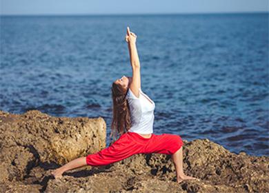 Yoga sulle rocce