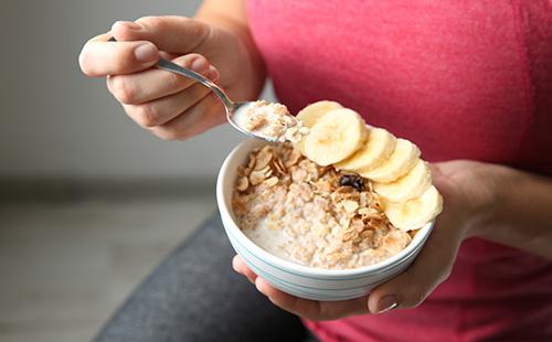 Farina d'avena in un piatto