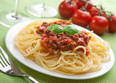 Pasta Con Salsa Bolognese