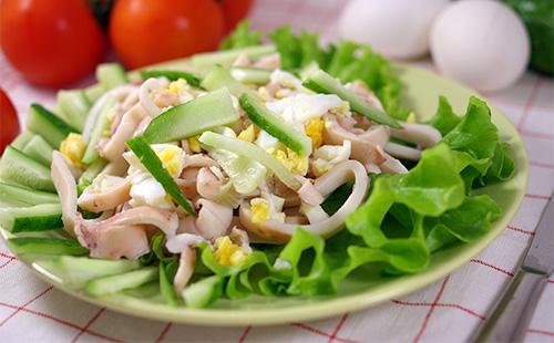 Insalata con anelli di calamari