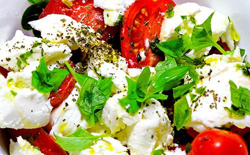 Insalata di formaggio e pomodoro