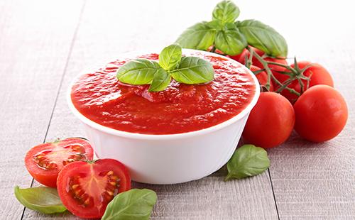 Gran parte di salsa di pomodoro fresco