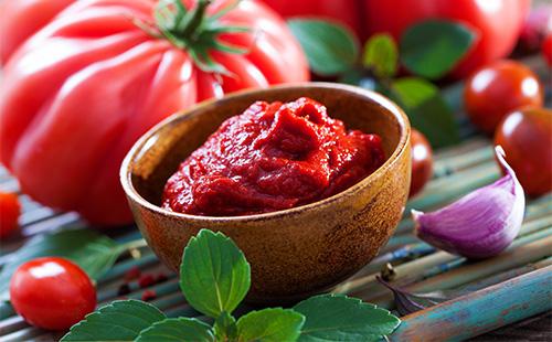 Bowl ng tomato paste