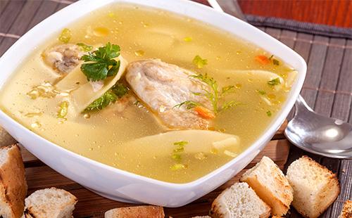 Brodo di pollo con cracker