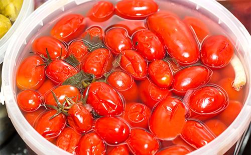 Pomodori salati in salamoia