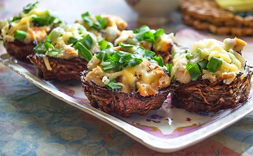 Tortine al forno con formaggio ed erbe aromatiche