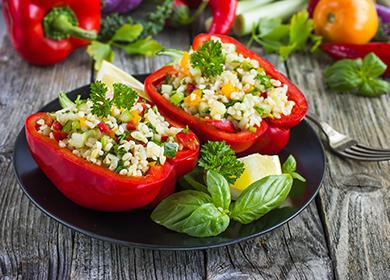 Peperoni appetitosi di bulgur