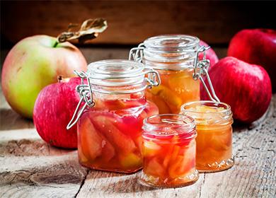 Marmellata di mele in un barattolo