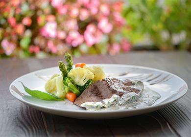 Carne bollita con verdure