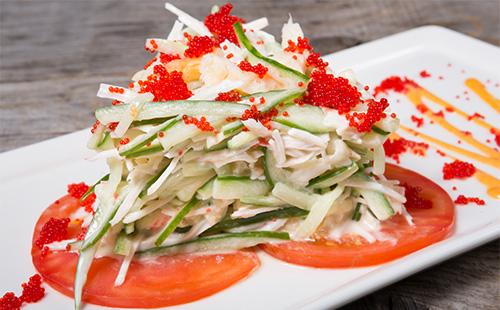 Insalata di verdure con caviale rosso