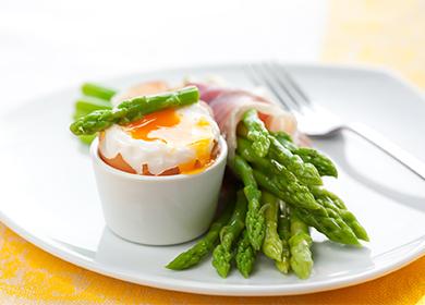 Asparagi con uovo sgualcito