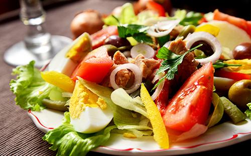 Insalata con tonno e verdure