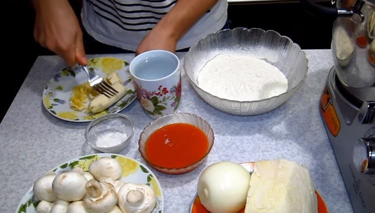 Per preparare frittelle magre, al posto delle uova utilizziamo una banana.