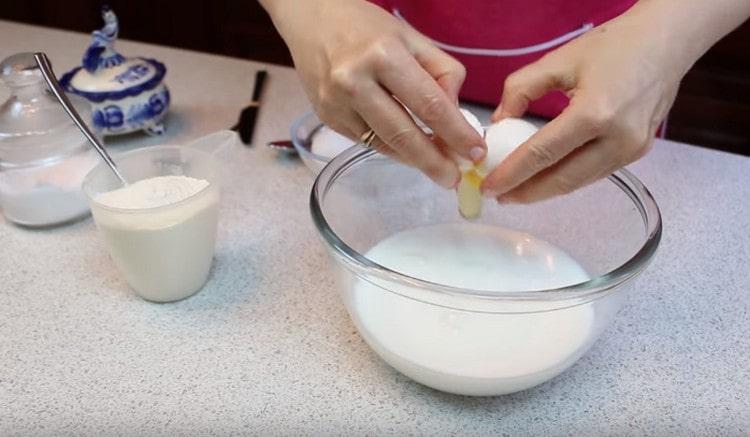 Secondo la nostra ricetta con una foto, puoi passo dopo passo preparare i pancake con la carne.