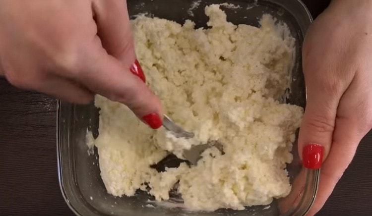 Come puoi vedere, anche un bambino può padroneggiare la ricetta per frittelle con ricotta.