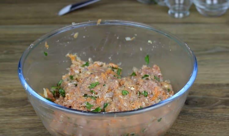 La carne ripiena dovrebbe riposare per almeno un'ora in frigorifero.