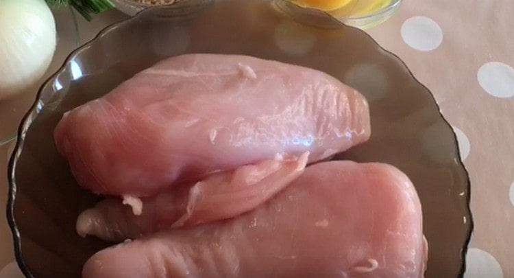 Il mio filetto di pollo, rimuovo i film e le vene.