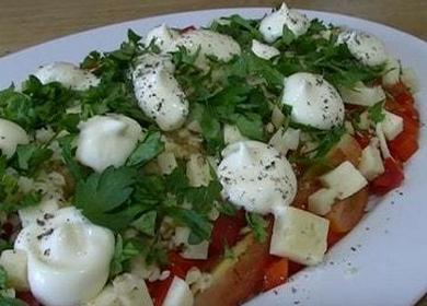 L'insalata più deliziosa con noci e pollo affumicato: una ricetta passo dopo passo con foto e video.