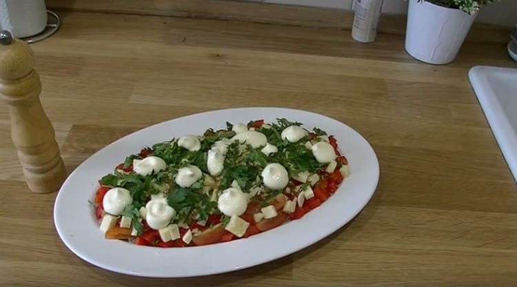 Produciamo goccioline di maionese durante l'insalata.