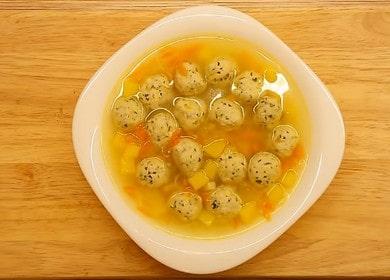 Zuppa di polpette di pollo gustosa e leggera