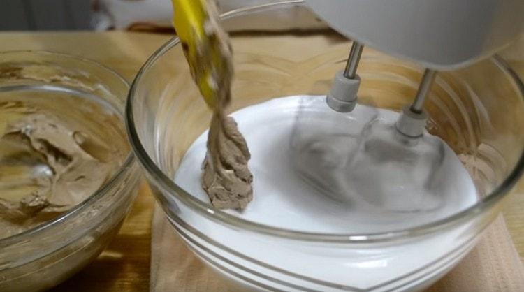 Uniamo il soufflé bianco con la crema preparata prima di questo.