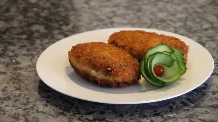 Polpette di pollo tritate secondo una ricetta passo passo con foto