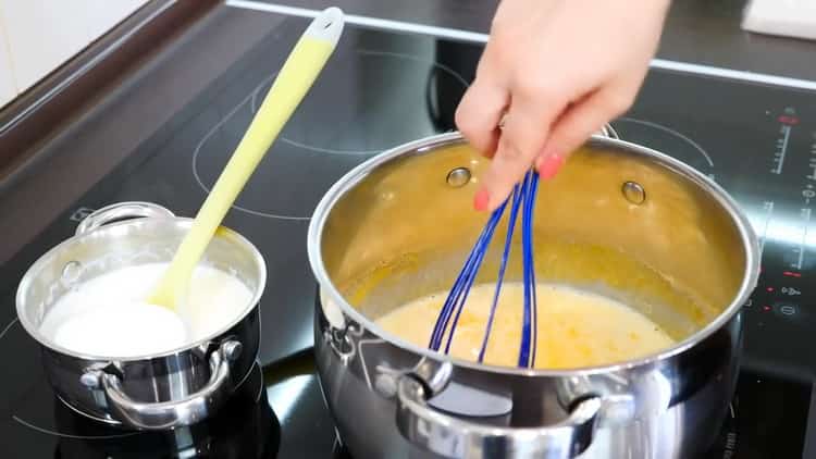 Per fare una torta di Napoleone, crea una crema