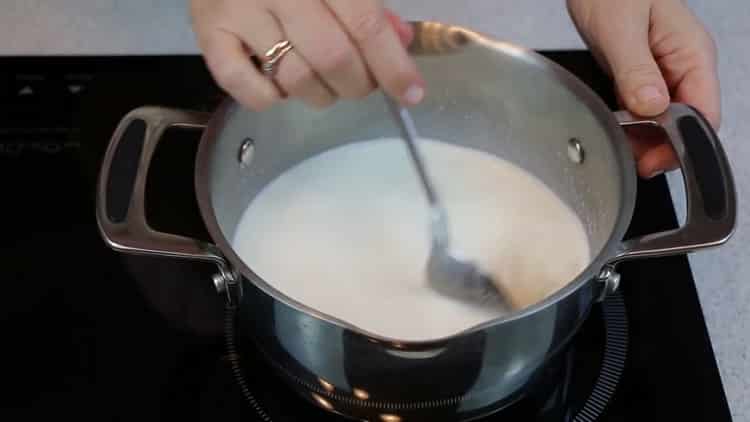 Per fare la torta di un uccello, prepara una crema a casa