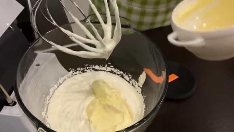 Per preparare una torta di tartaruga con panna acida, sciogli il burro