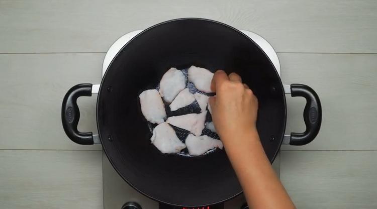 Aggiungi grasso per fare uno stufato di verdure con carne