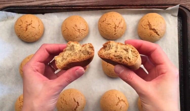 I biscotti alla banana vengono cotti molto rapidamente.