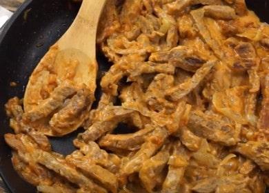 Cucinare lo stroganoff di manzo: ricetta classica con foto passo-passo.