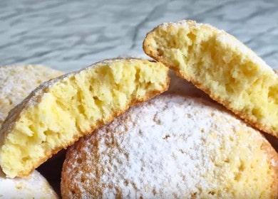 Una ricetta per i biscotti fatti in casa con panna acida con un piacevole sapore e aroma cremoso di vaniglia